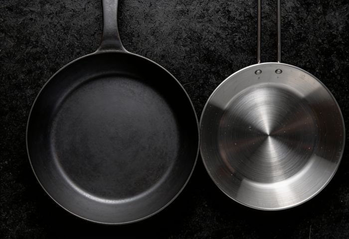 carbon steel vs stainless steel pan